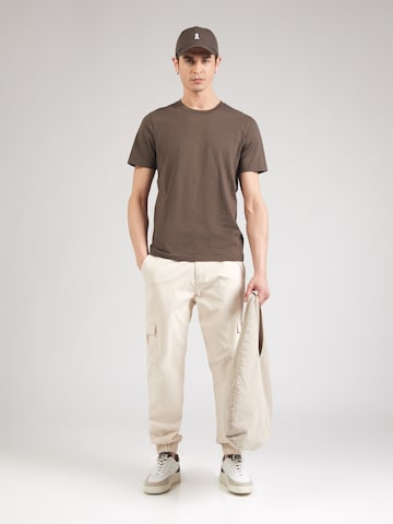 ARMEDANGELS Regular fit T-shirt 'JAAMES' i brun