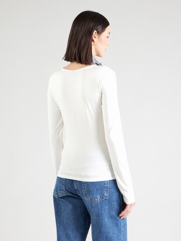 Maglietta di Gina Tricot in bianco