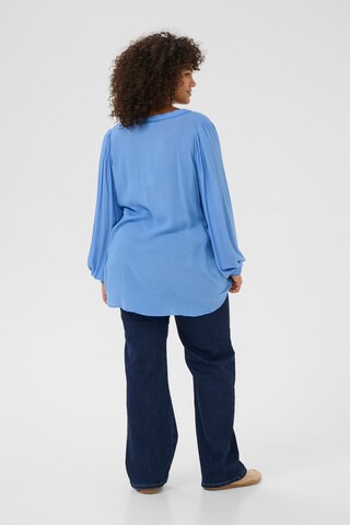 KAFFE CURVE - Blusa 'Noah' em azul