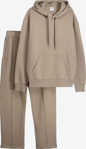 Bershka Joggingpak in Beige: voorkant