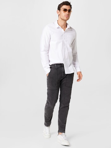 ABOUT YOU Regular fit Button Up Shirt 'Miguel' in White