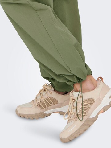 ONLY Loose fit Cargo Pants in Green