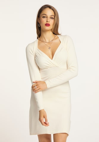 faina Stickad klänning i vit: framsida