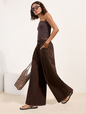 Wide Leg Pantalon à pince Friends Like These en marron