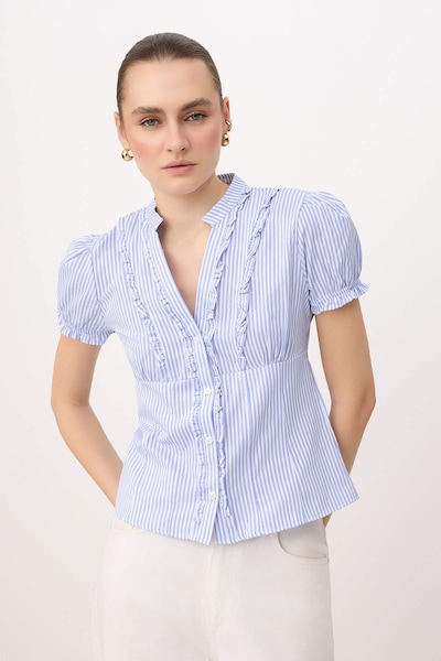 Trendyol Bluse in XS in hellblau / weiß, Produktansicht