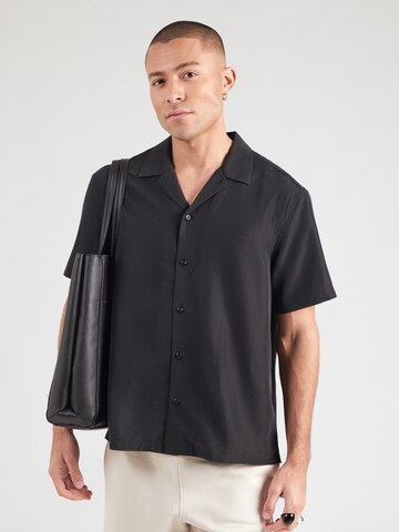 Calvin Klein Comfort Fit Hemd in Schwarz: Vorderseite