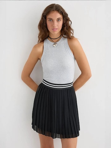Hiccup Top in Grau: Vorderseite