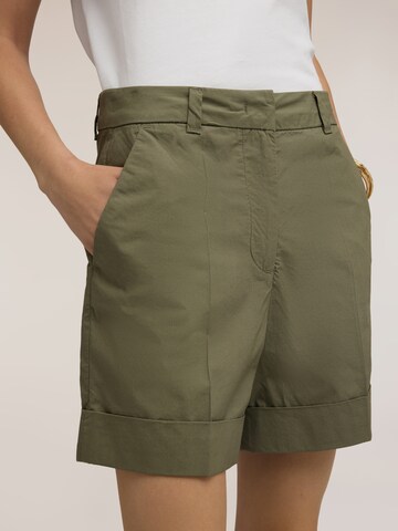 regular Pantaloni di MOTIVI in verde