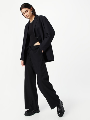 Wide Leg Pantalon cargo 'Adisa' WEEKDAY en noir