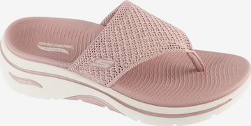 SKECHERS Teenslipper 'Skechers Go Walk Arch Fit 2.0 Sandal - Carrie' in Roze: voorkant