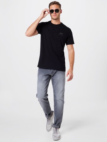 EDWIN Regular Fit T-Shirt in Schwarz