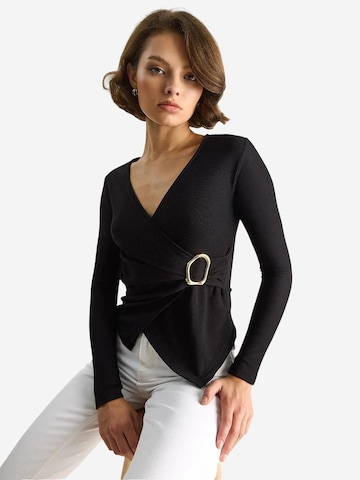 Camicia da donna di Bianco Lucci in nero: frontale