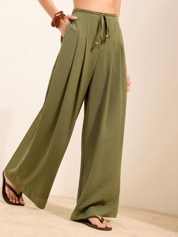 Wide Leg Pantalon à pince Friends Like These en vert : devant