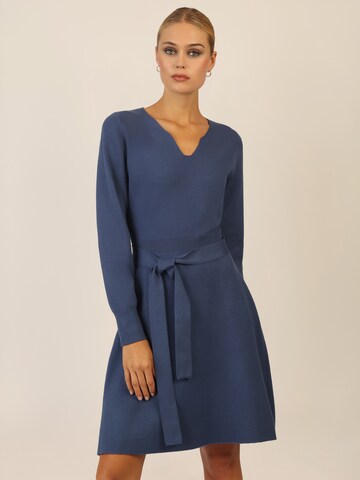 APART Knitted dress in Blue: front