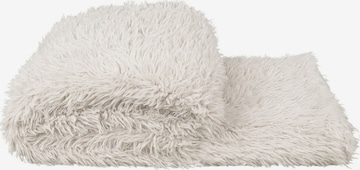 ZOEPPRITZ Blankets in White: front