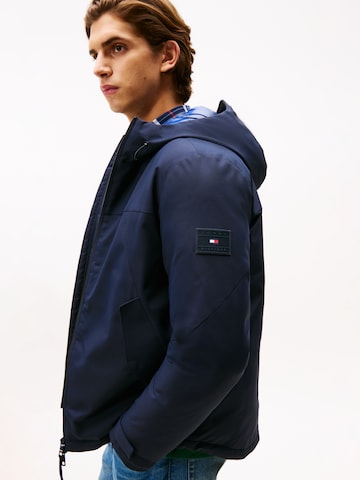 TOMMY HILFIGER Välikausitakki värissä sininen