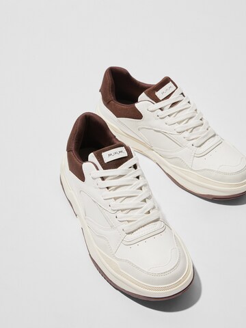 Bershka Sneaker in Beige