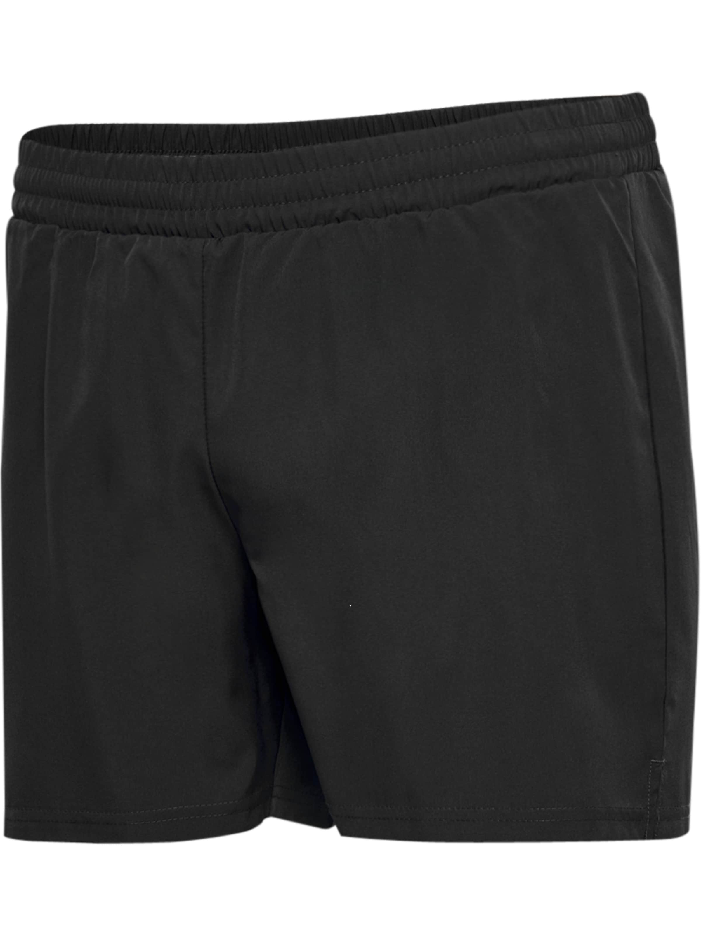 Newline Regular Shorts in Schwarz