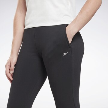 Effilé Pantalon de sport Reebok en noir