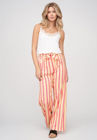 Loosefit Pantaloni di Cloud5ive in giallo