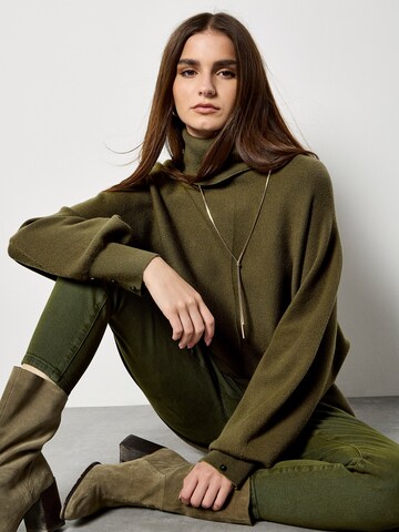 Apricot Sweater ' ' in Green