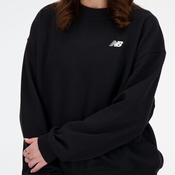 new balance Sweatshirt 'Essentials' in Zwart