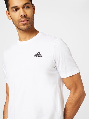 ADIDAS SPORTSWEAR Λειτουργικό μπλουζάκι 'Essentials' σε λευκό