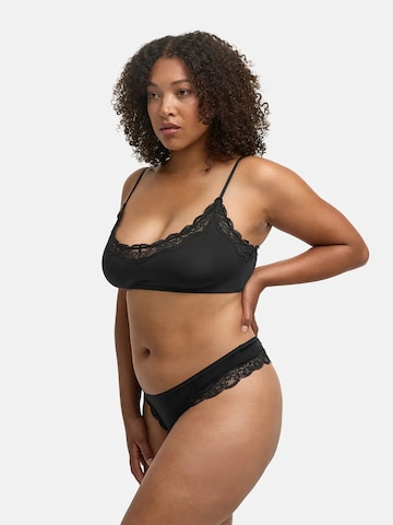 String 'Lace Tanga' di cfab (formerly creamy fabrics) in nero