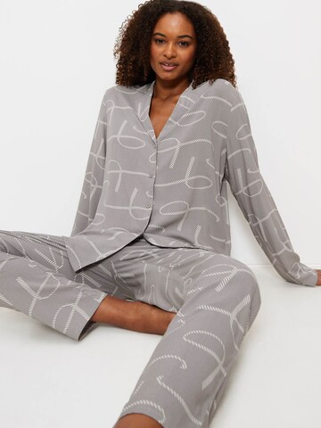 TRIUMPH Pyjama ' Boyfriend ' in Grau