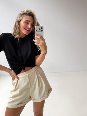 Regular Pantalon à pince Tatiana Zidekova en blanc