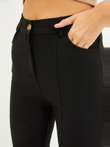 Bootcut Pantaloni di Trendyol in nero