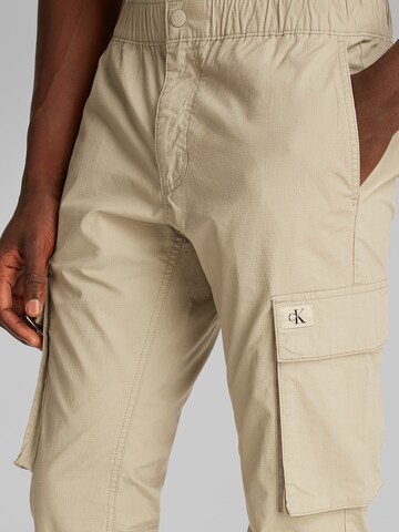 Calvin Klein Jeans Tapered Cargobroek in Grijs