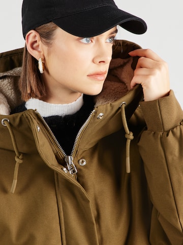 Embassy of Bricks and Logs Parka 'Kimi' in Grün