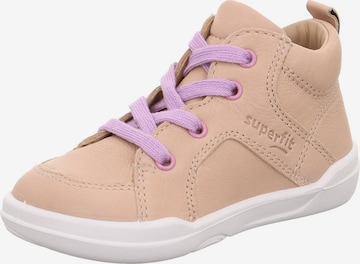 Chaussure basse 'SUPERFREE' SUPERFIT en beige : devant