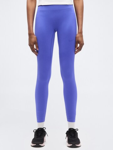 Skinny Pantalon de sport NIKE en bleu : devant
