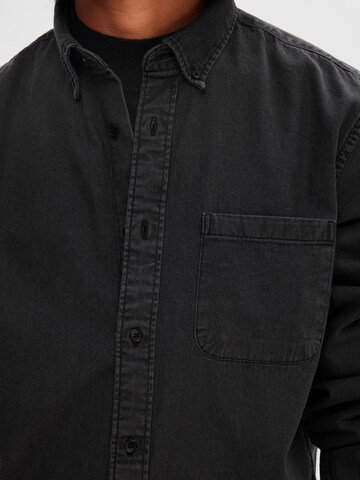 SELECTED Regular fit Button Up Shirt 'Regrick' in Black