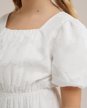 Robe WE Fashion en blanc