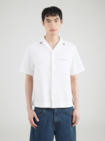 Fit confort Chemise Abercrombie & Fitch en blanc : devant