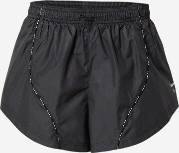 NIKE Regular Sportshorts in Schwarz: predná strana