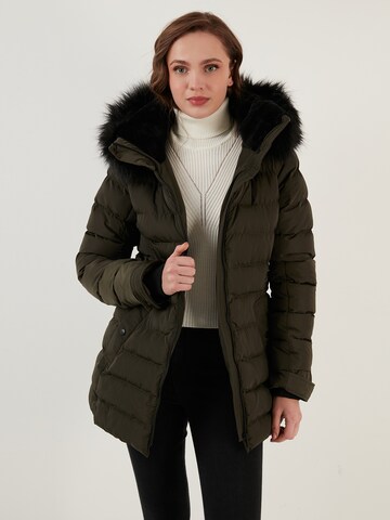 LELA Winter Coat in Green: front