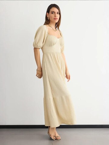 Abito di Hiccup in beige