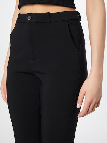 Coupe slim Pantalon chino 'SOLVEJ' Freequent en noir