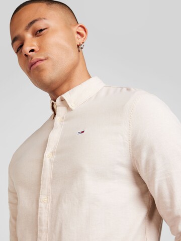 smėlio Tommy Jeans Priglundantis modelis Marškiniai