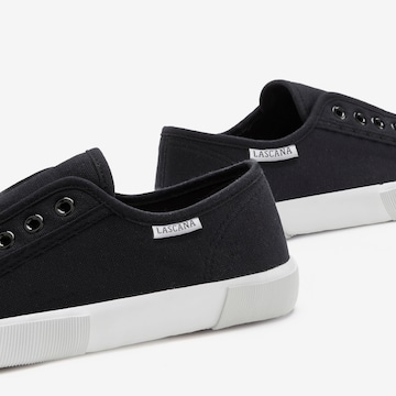 LASCANA - Sapatilhas slip-on em preto