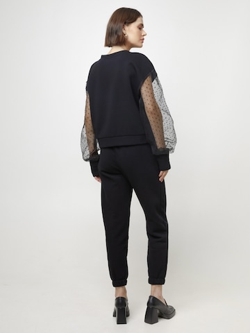 WHITE RVBBIT Sweatshirt in Black