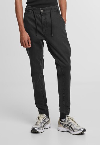 Urban Classics Regular Jeans in Black: front