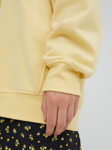 EDITED Sweatshirt 'Nyla' in Yellow