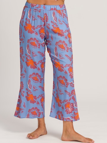 Hanro Loosefit Broek ' Sunny Vibes ' in Blauw: voorkant