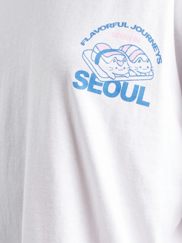 Tricou supradimensional 'NMIDA RAMEN' de la Noisy may pe alb