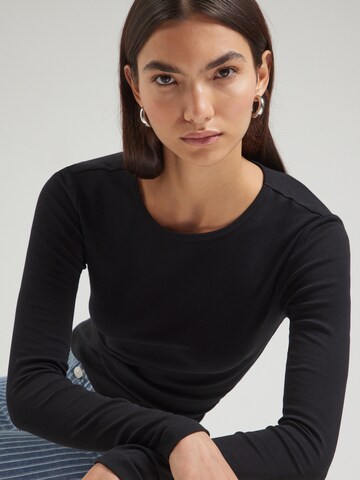 Maglietta di Gina Tricot in nero